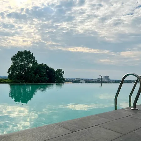 Sunset View Homestay Near Lake Garden W/ Swimming Pool Taiping Exterior photo
